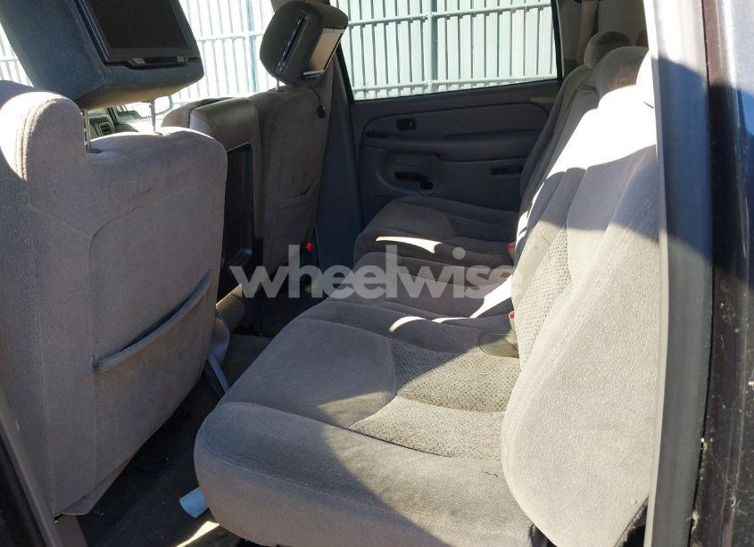 Photo 8 of 2005 Chevrolet Suburban 1500 LS (VIN 3GNFK16Z85G256624)