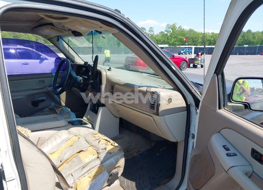 Photo 5 of 2002 Chevrolet Suburban 1500 Z71 (VIN 3GNFK16Z92G278272)