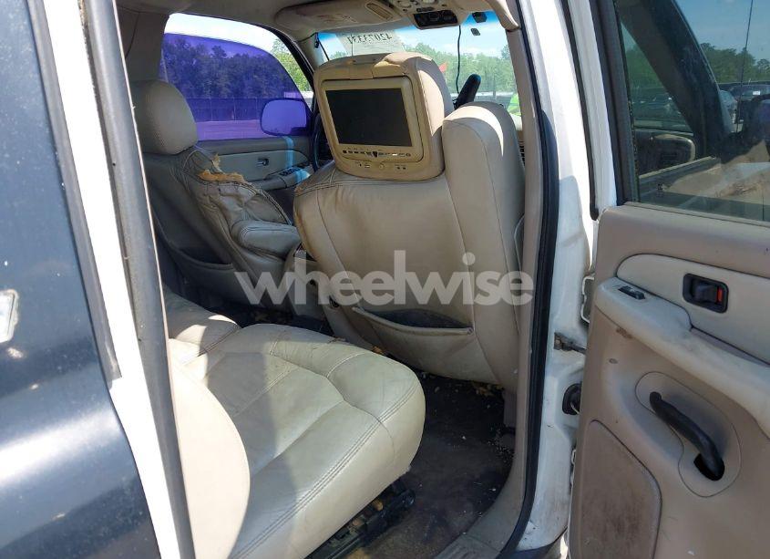 Photo 8 of 2002 Chevrolet Suburban 1500 Z71 (VIN 3GNFK16Z92G278272)