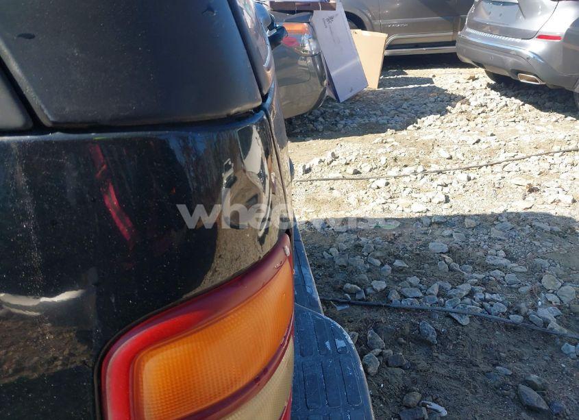 Photo 15 of 2002 Chevrolet Suburban 1500 Z71 (VIN 3GNFK16Z92G322707)