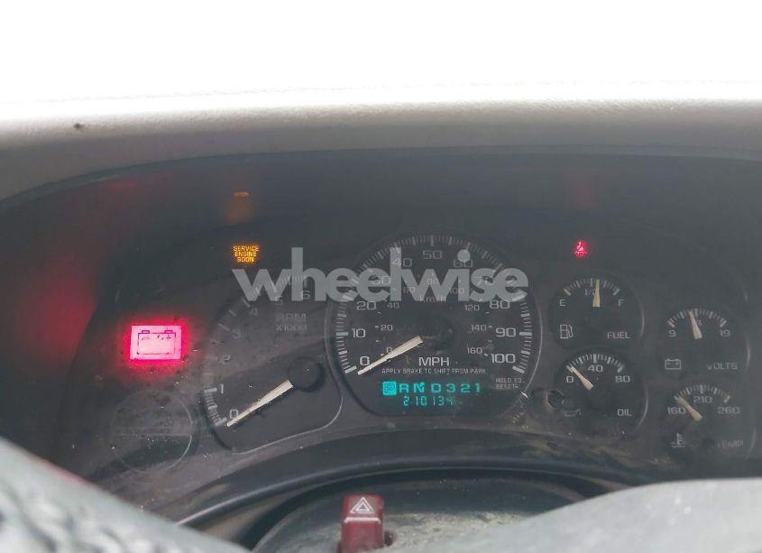 Photo 7 of 2002 Chevrolet Suburban 1500 LT (VIN 3GNFK16ZX2G278927)