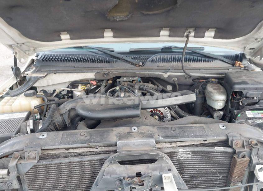 Photo 10 of 2003 Chevrolet Suburban 1500 Z71 (VIN 3GNFK16ZX3G201511)