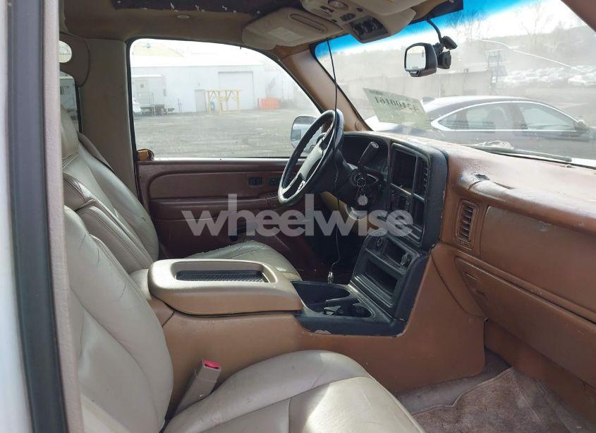 Photo 5 of 2004 Chevrolet Suburban 1500 Z71 (VIN 3GNFK16ZX4G103404)