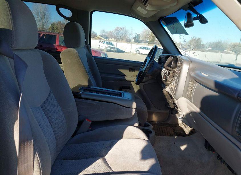 Photo 5 of 2004 Chevrolet Suburban 1500 LS (VIN 3GNFK16ZX4G275304)