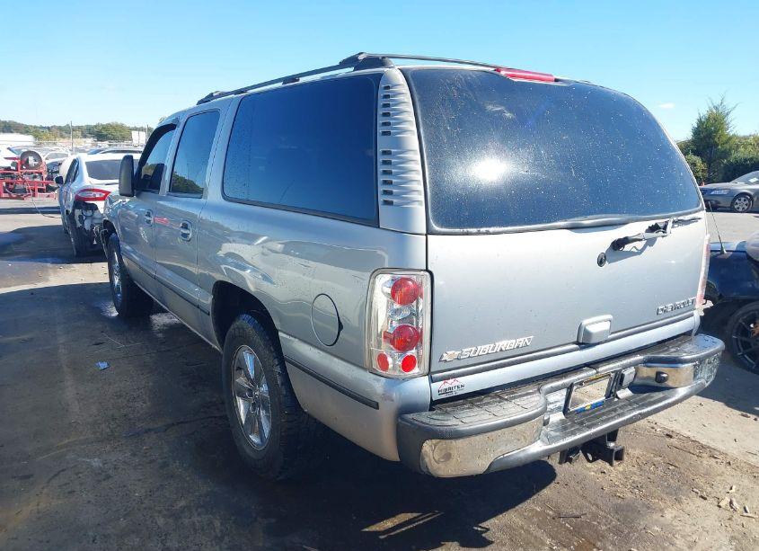 Photo 3 of 2005 Chevrolet Suburban 1500 LT (VIN 3GNFK16ZX5G226055)