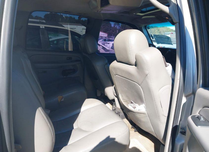 Photo 8 of 2005 Chevrolet Suburban 1500 LT (VIN 3GNFK16ZX5G226055)