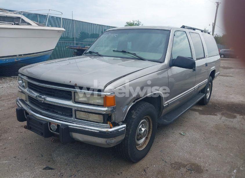 Photo 2 of 1999 Chevrolet Suburban 2500 (VIN 3GNGC26F0XG206137)