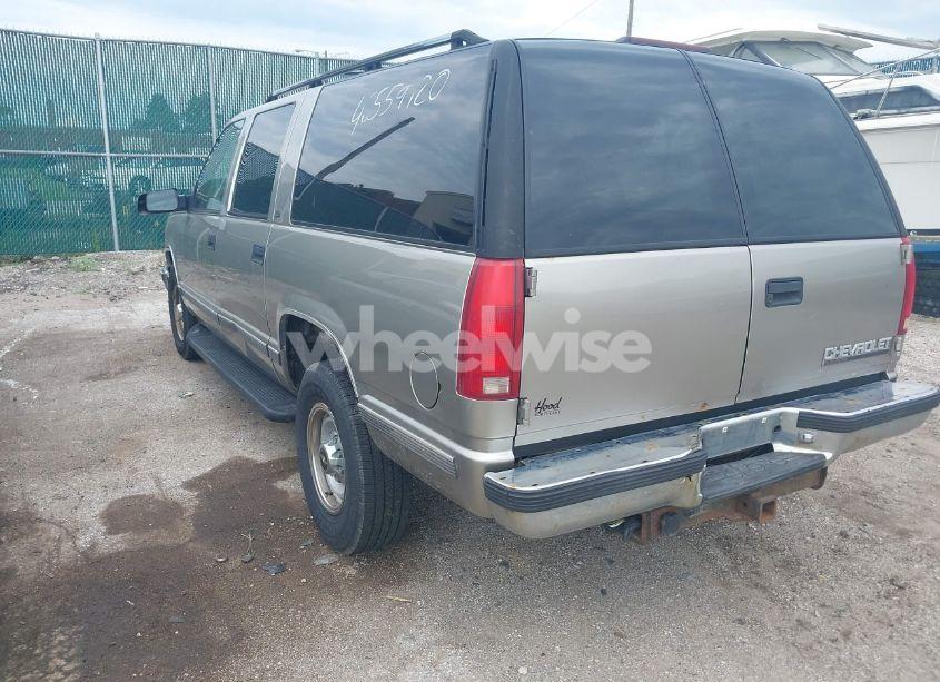 Photo 3 of 1999 Chevrolet Suburban 2500 (VIN 3GNGC26F0XG206137)