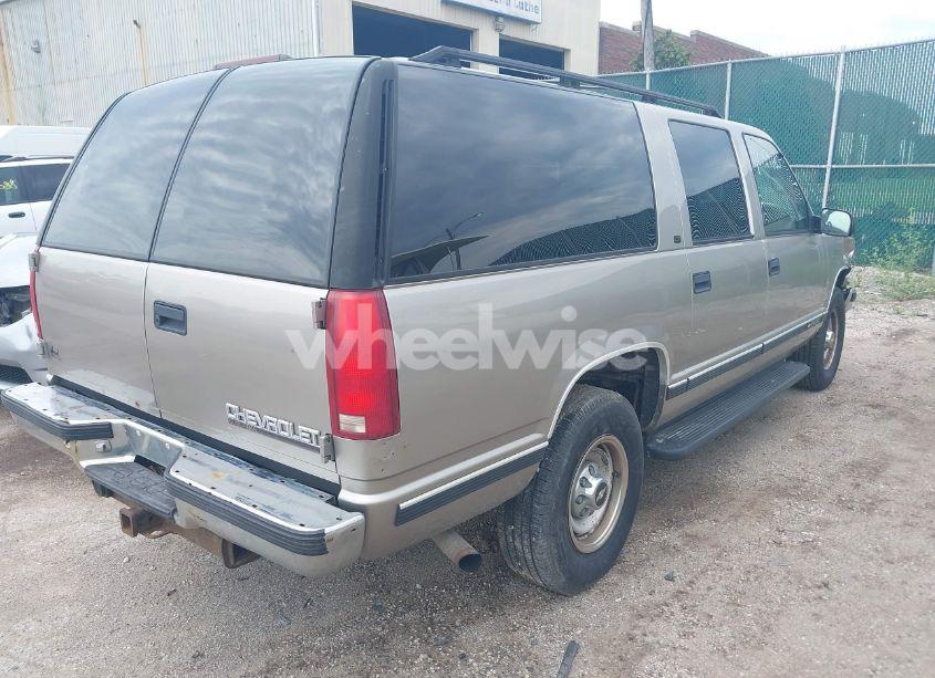 Photo 4 of 1999 Chevrolet Suburban 2500 (VIN 3GNGC26F0XG206137)