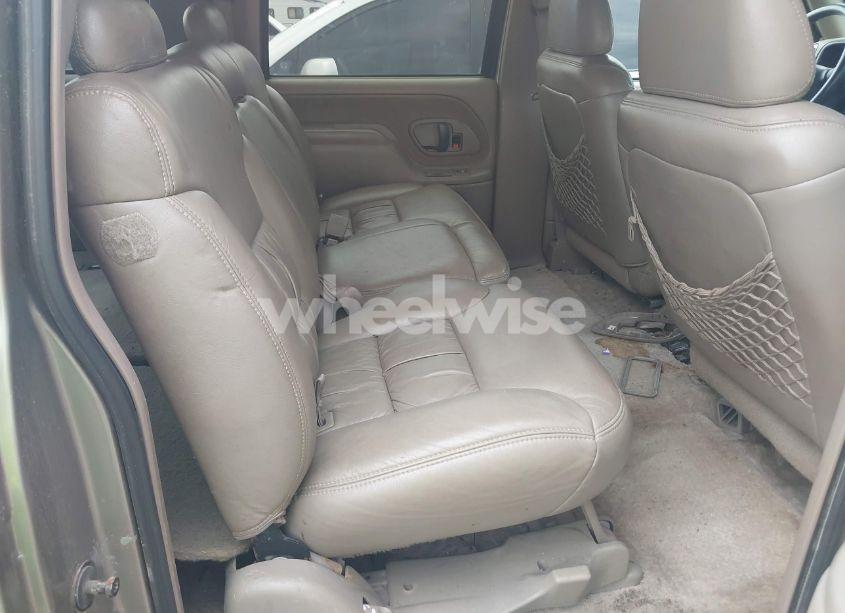 Photo 8 of 1999 Chevrolet Suburban 2500 (VIN 3GNGC26F0XG206137)