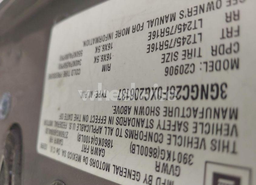 Photo 9 of 1999 Chevrolet Suburban 2500 (VIN 3GNGC26F0XG206137)