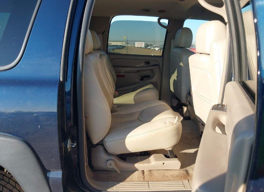 Photo 8 of 2004 Chevrolet Suburban 2500 LT (VIN 3GNGC26G54G299175)