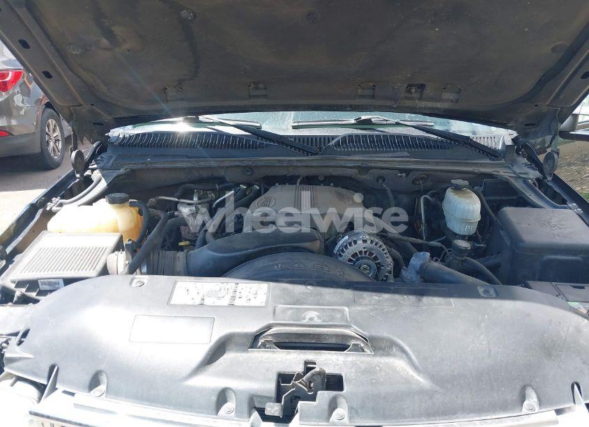 Photo 10 of 2003 Chevrolet Suburban 2500 LT (VIN 3GNGC26G83G210035)