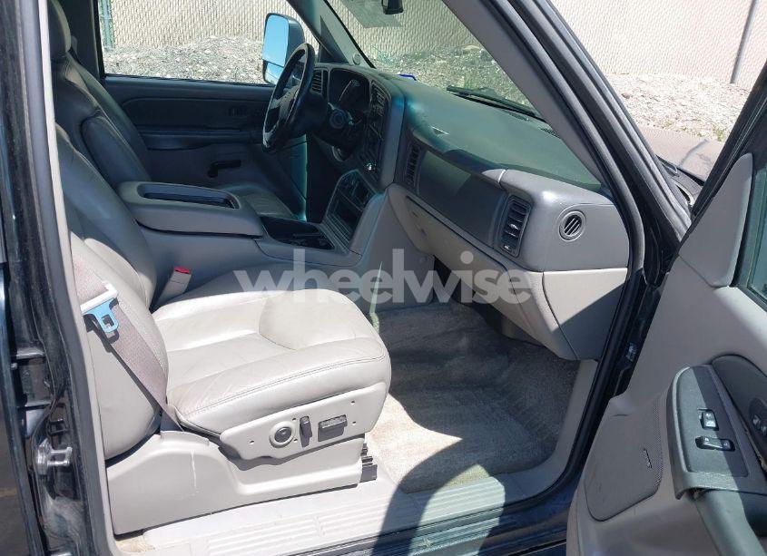 Photo 5 of 2003 Chevrolet Suburban 2500 LT (VIN 3GNGC26G83G210035)