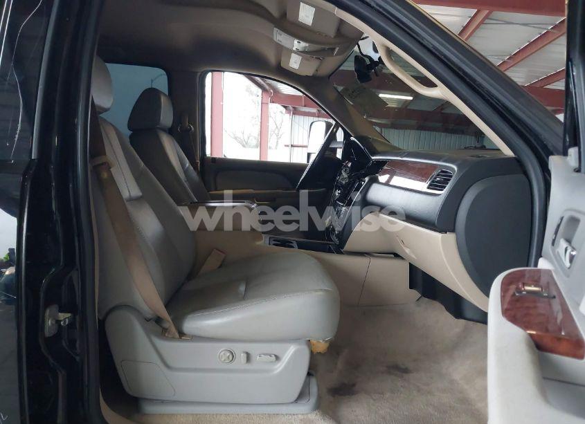 Photo 5 of 2007 Chevrolet Suburban 2500 LT (VIN 3GNGC26K67G190541)