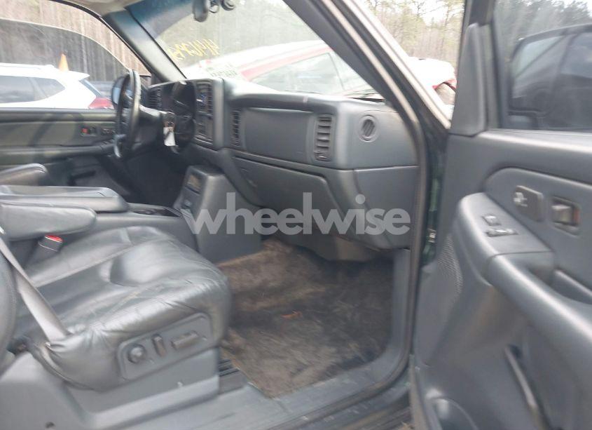 Photo 5 of 2002 Chevrolet Avalanche 2500 (VIN 3GNGK23G02G245206)