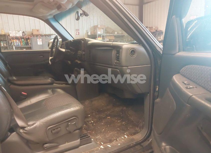 Photo 5 of 2002 Chevrolet Avalanche 2500 (VIN 3GNGK23G12G155093)