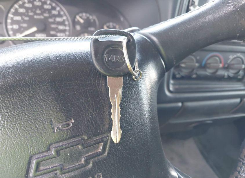 Photo 11 of 2002 Chevrolet Avalanche 2500 (VIN 3GNGK23GX2G210916)