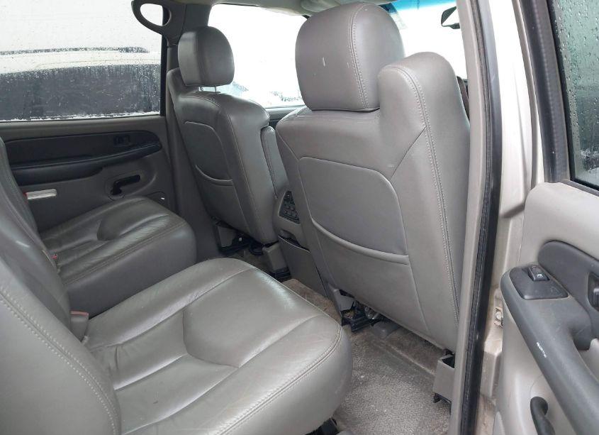 Photo 8 of 2003 Chevrolet Suburban 2500 LT (VIN 3GNGK26G23G227111)