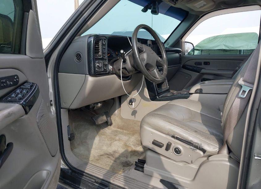 Photo 5 of 2004 Chevrolet Suburban 2500 LT (VIN 3GNGK26G34G276805)