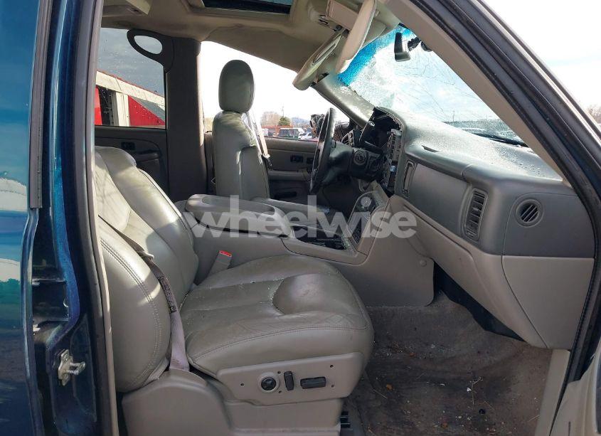 Photo 5 of 2005 Chevrolet Suburban 2500 LT (VIN 3GNGK26G45G198746)