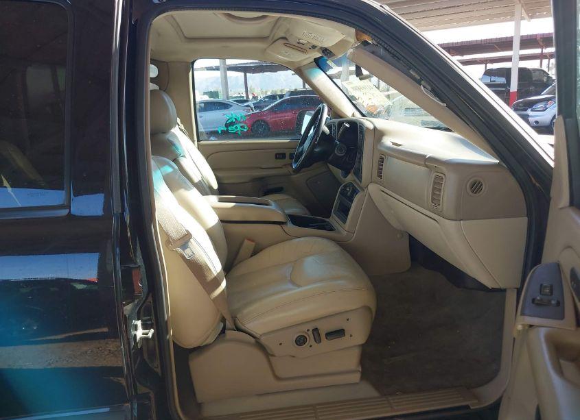 Photo 5 of 2005 Chevrolet Suburban 2500 LT (VIN 3GNGK26G55G196732)