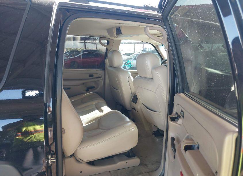 Photo 8 of 2005 Chevrolet Suburban 2500 LT (VIN 3GNGK26G55G196732)