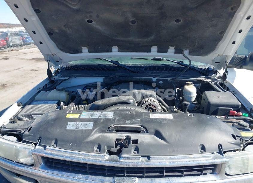 Photo 10 of 2003 Chevrolet Suburban 2500 LS (VIN 3GNGK26G73G226245)