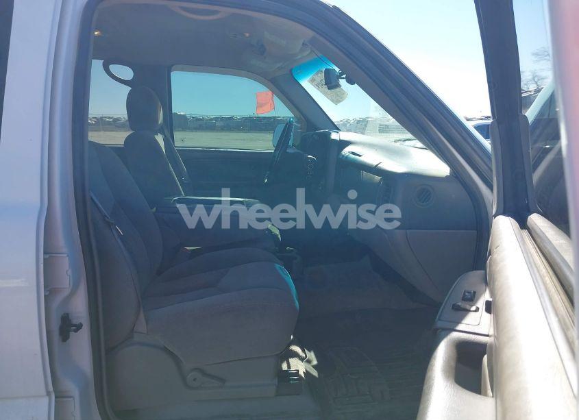 Photo 5 of 2003 Chevrolet Suburban 2500 LS (VIN 3GNGK26G73G226245)