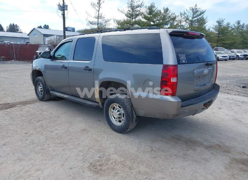 Photo 3 of 2007 Chevrolet Suburban 2500 LT (VIN 3GNGK26KX7G286269)