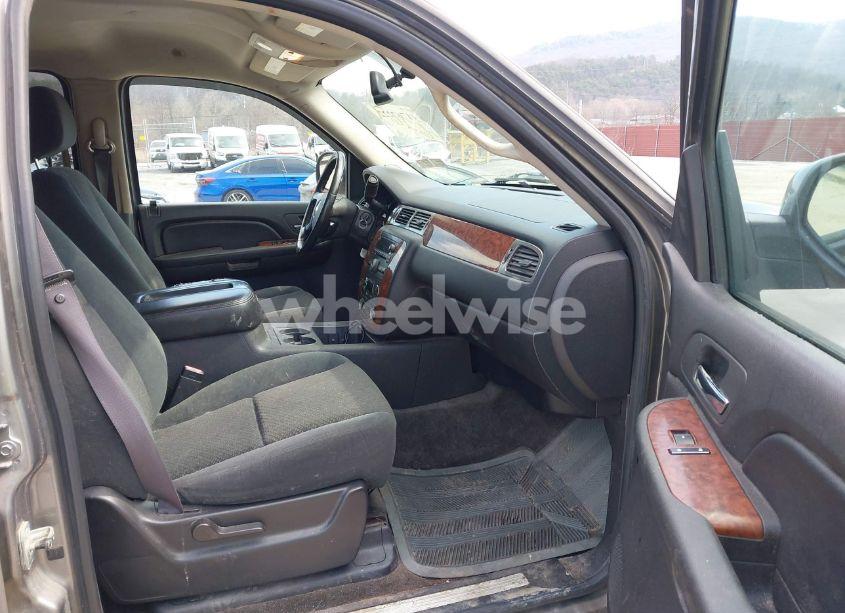 Photo 5 of 2007 Chevrolet Suburban 2500 LT (VIN 3GNGK26KX7G286269)