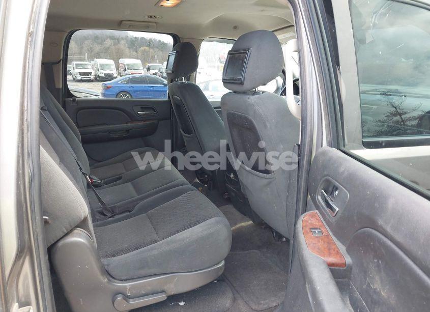 Photo 8 of 2007 Chevrolet Suburban 2500 LT (VIN 3GNGK26KX7G286269)