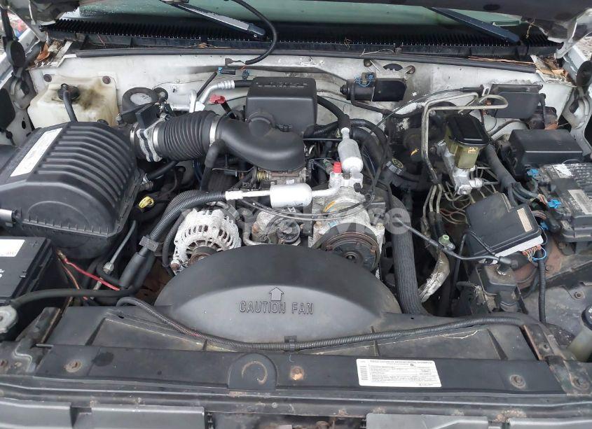 Photo 10 of 1999 Chevrolet Suburban 2500 (VIN 3GNGK26R6XG145311)