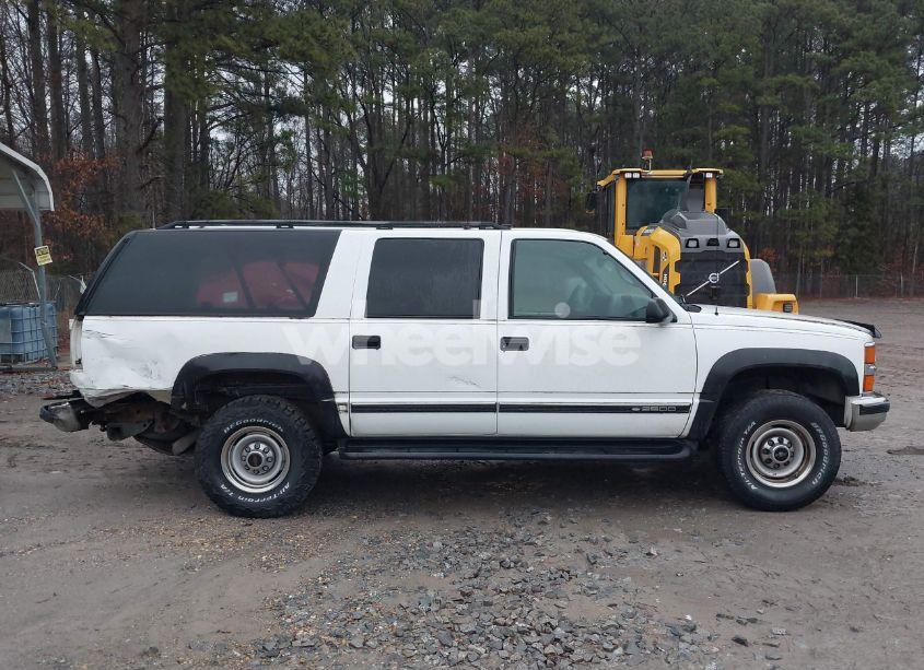 Photo 13 of 1999 Chevrolet Suburban 2500 (VIN 3GNGK26R6XG145311)