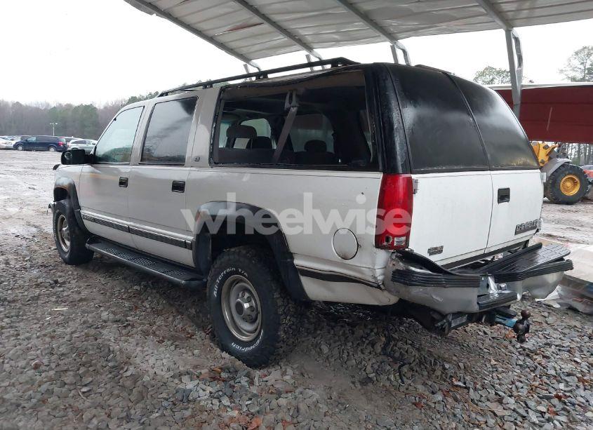 Photo 3 of 1999 Chevrolet Suburban 2500 (VIN 3GNGK26R6XG145311)