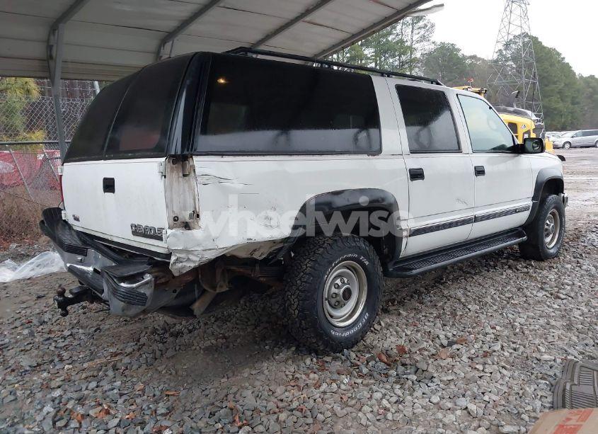 Photo 4 of 1999 Chevrolet Suburban 2500 (VIN 3GNGK26R6XG145311)