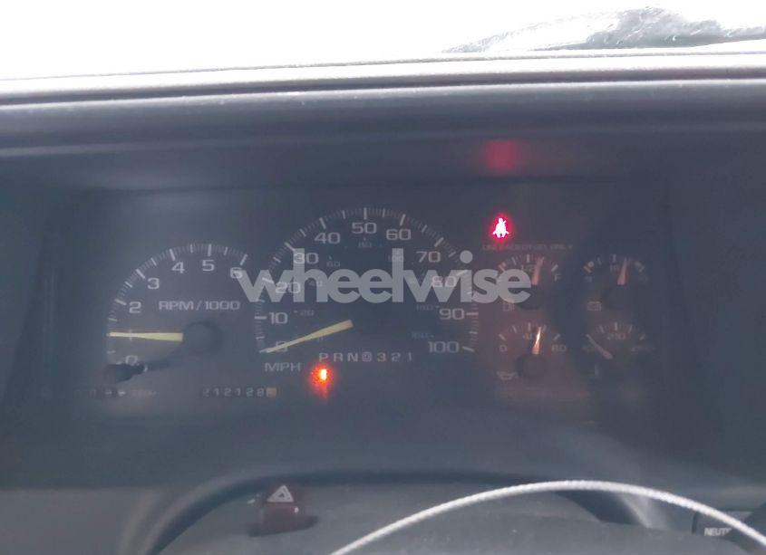 Photo 7 of 1999 Chevrolet Suburban 2500 (VIN 3GNGK26R6XG145311)