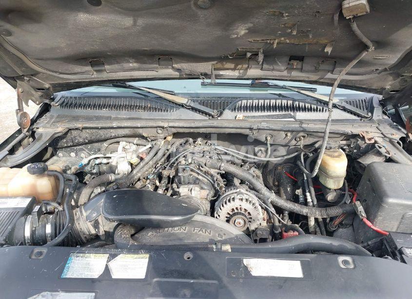 Photo 10 of 2000 Chevrolet Suburban 2500 LT (VIN 3GNGK26U0YG197958)