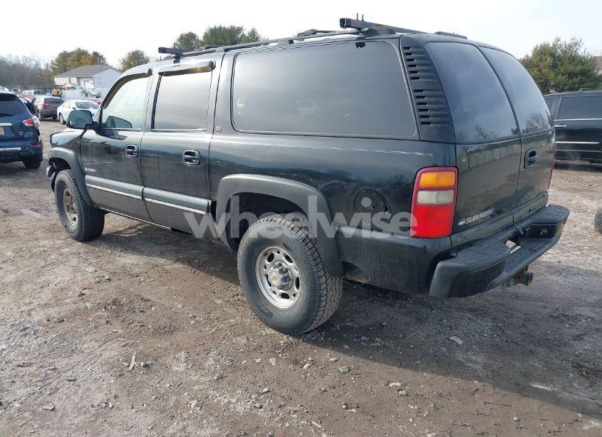 Photo 3 of 2000 Chevrolet Suburban 2500 LT (VIN 3GNGK26U0YG197958)