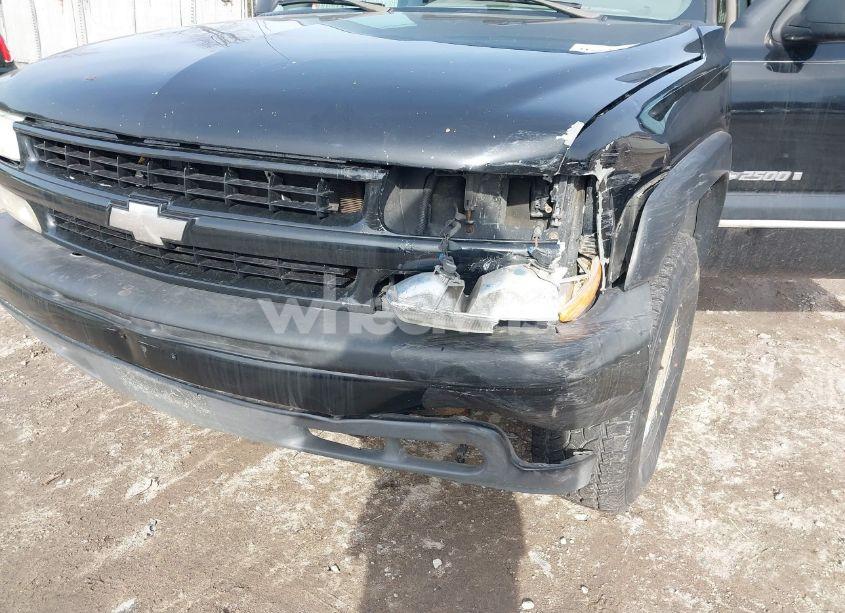 Photo 6 of 2000 Chevrolet Suburban 2500 LT (VIN 3GNGK26U0YG197958)