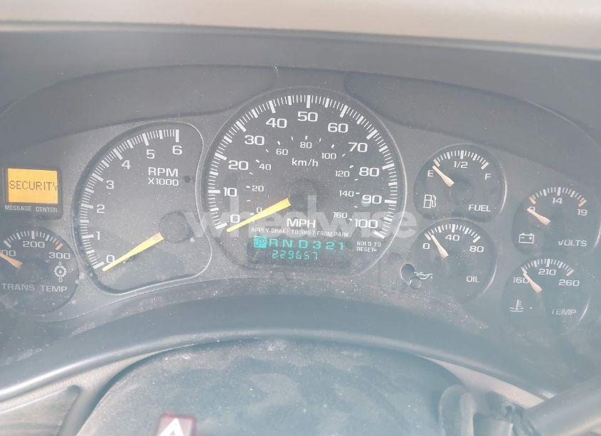 Photo 7 of 2000 Chevrolet Suburban 2500 LT (VIN 3GNGK26U0YG197958)