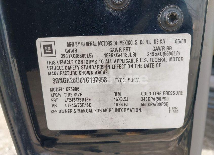 Photo 9 of 2000 Chevrolet Suburban 2500 LT (VIN 3GNGK26U0YG197958)