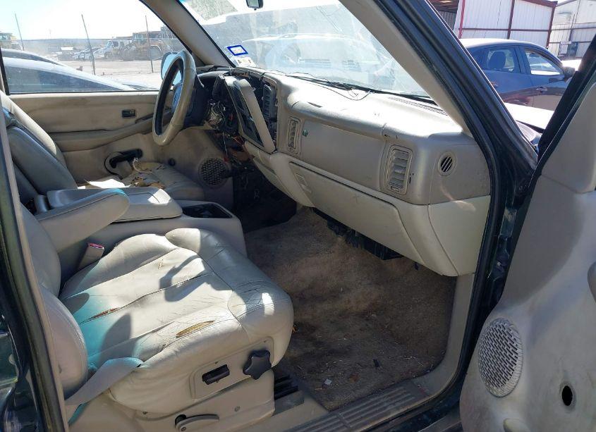 Photo 5 of 2001 Chevrolet Suburban 2500 (VIN 3GNGK26U41G225007)