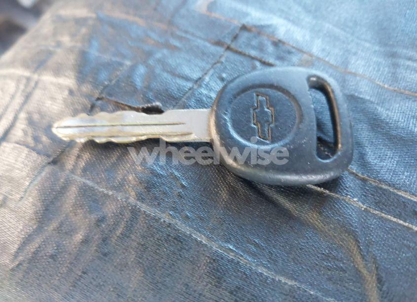 Photo 11 of 2000 Chevrolet Suburban 2500 LT (VIN 3GNGK26U6YG145038)