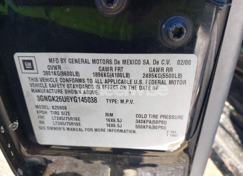 Photo 9 of 2000 Chevrolet Suburban 2500 LT (VIN 3GNGK26U6YG145038)