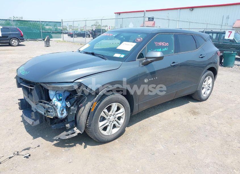 Photo 2 of 2019 Chevrolet Blazer (VIN 3GNKBBRA1KS625617)