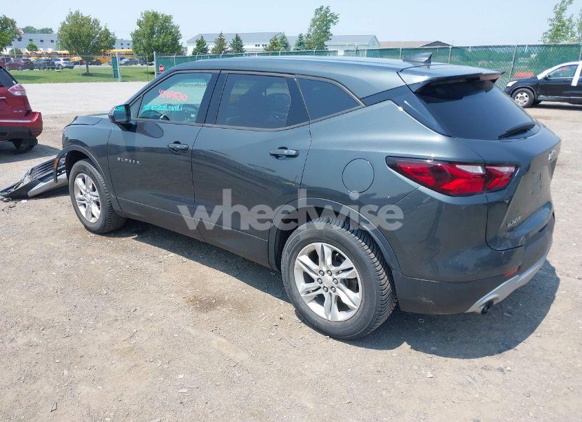 Photo 3 of 2019 Chevrolet Blazer (VIN 3GNKBBRA1KS625617)