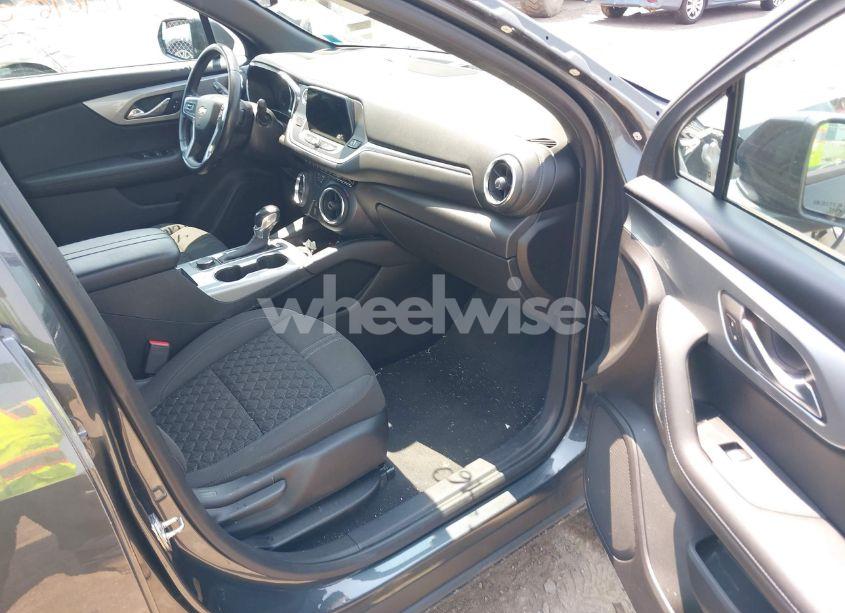 Photo 5 of 2019 Chevrolet Blazer (VIN 3GNKBBRA1KS625617)