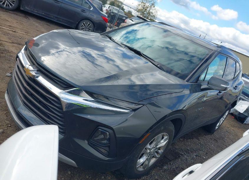 Photo 2 of 2019 Chevrolet Blazer (VIN 3GNKBBRA1KS657872)