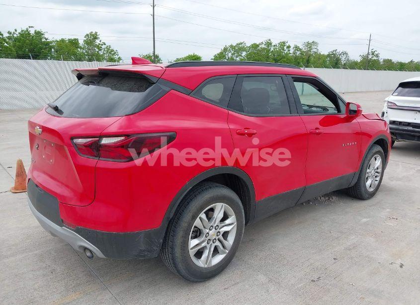 Photo 4 of 2019 Chevrolet Blazer (VIN 3GNKBBRA1KS659959)